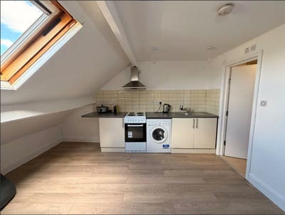 Large Studio Available Now - Walthamstow Central Main Photo