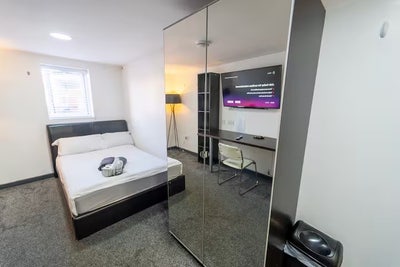 Large Studio Right Next to Uob on Offer!  Main Photo