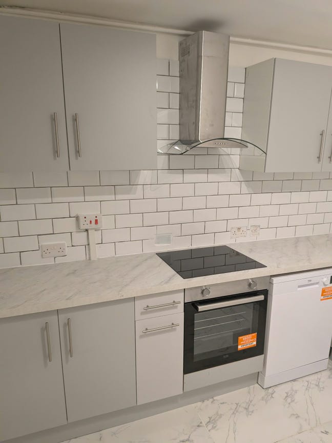 Spacious, Fully Refurbished 3-Bedroom Ground-Floor Main Photo