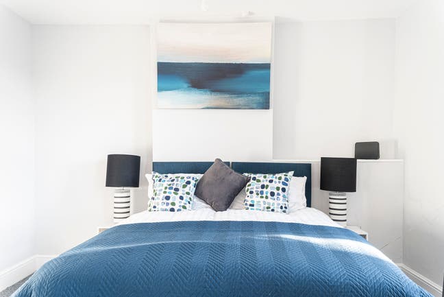 🏡Stylish Double Room  in a Great 8-Bed house Main Photo