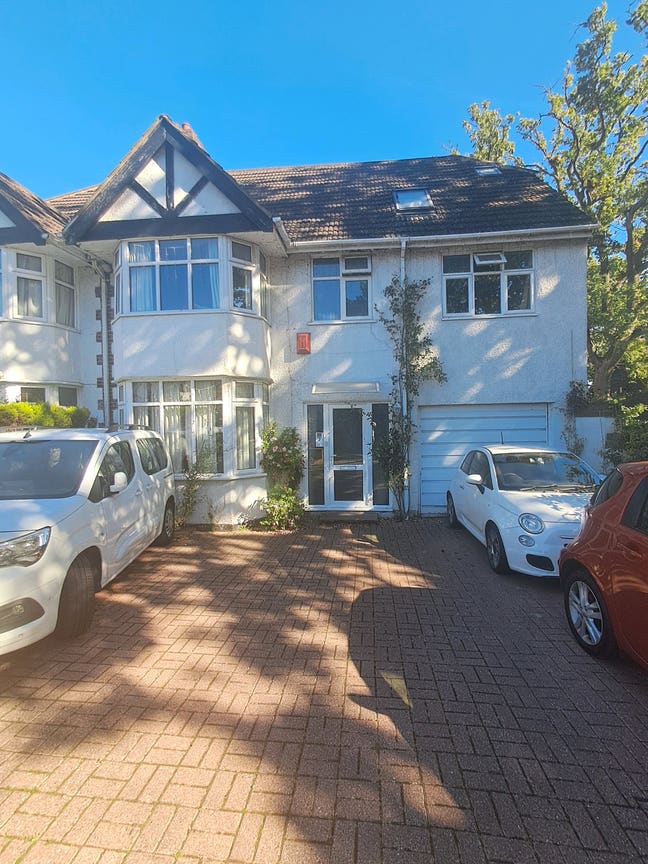 Room to rent in petts wood ..read ad! Main Photo