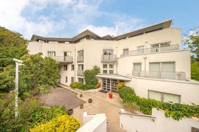 1 Bed Flat in SE7 for Short Term Let Main Photo