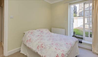 A Lovely, Bright and Newly Painted Double Bedroom  Main Photo