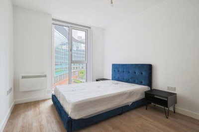 Modern River-View Room | Central Manchester  Main Photo