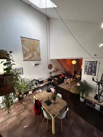 Large, bright warehouse room Main Photo