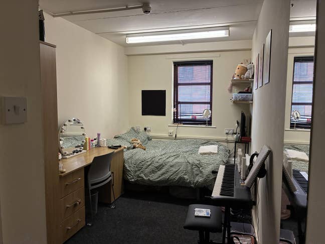 Room in shared flat. Manchester Student living Main Photo