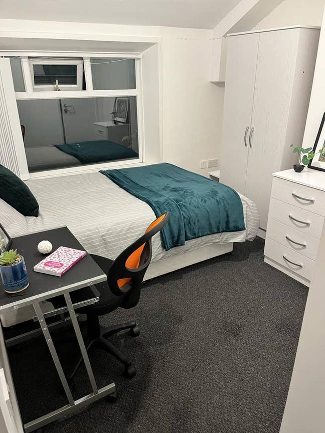 * Double Room - Langdale Road * Main Photo
