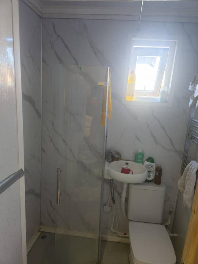Peaceful Self Contained with side way Shared House Main Photo