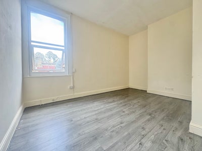 Two-Bedroom Flat in Rochester - Bills Included  Main Photo