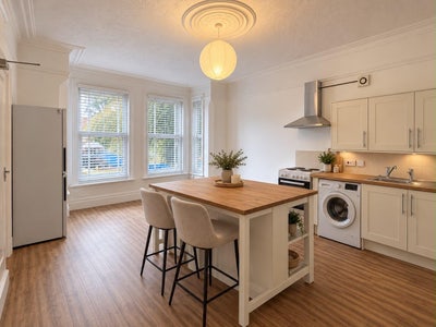 1 bed flat! Available Now! NR1 - (198T-JS) Main Photo