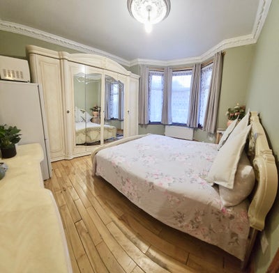 Double Room close to Leyton tube Main Photo