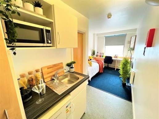 Student room takeover - Dunn house En-suite   Main Photo