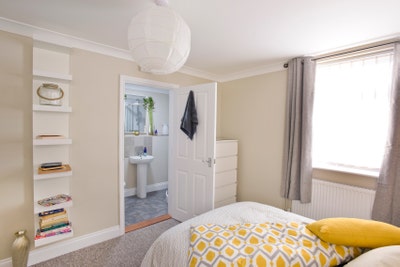 Find Your Feet: Fab Friendly Houseshare Parking 💫  Main Photo