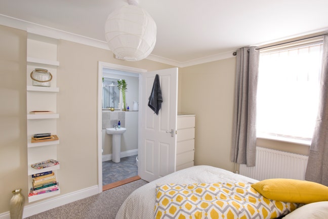 Find Your Feet: Fab Friendly Houseshare Parking 💫  Main Photo