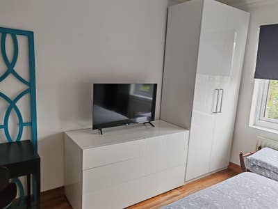 Large room with double bed with shared facilities. Main Photo
