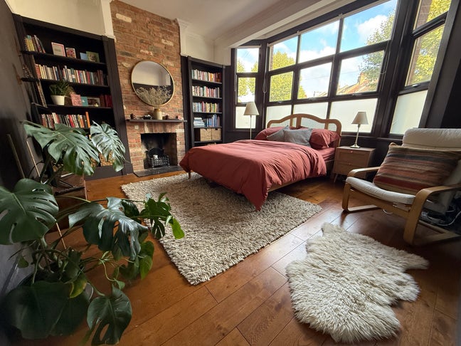 Bright and spacious kingsize room in E6 Main Photo