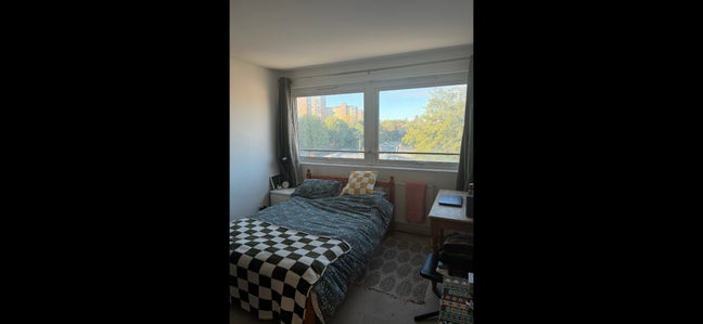 Room in a 3 bedroom flat in Battersea  Main Photo