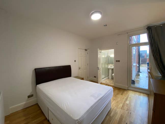 Ground Floor Double Ensuite Rm Professional House Main Photo