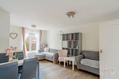 One bedroom flat with parking in Hendon Main Photo
