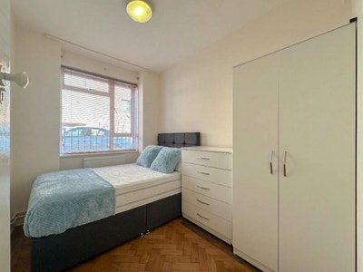 Cozy St.Johns Wood Double Room  Main Photo