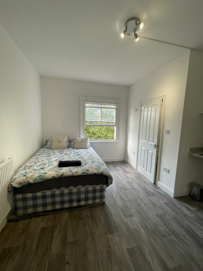 Zero Deposit All Bills Included! Main Photo