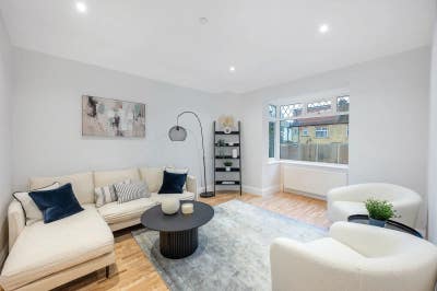 Large Bedroom in a Beutiful House in West Norwood Main Photo