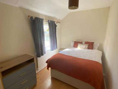 Ensuite Rooms Available 🏡 Dene Road Main Photo