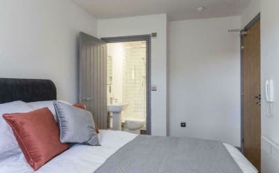 *Live Comfortably: 1-Bed Flatshare Near Cannock Pa Main Photo