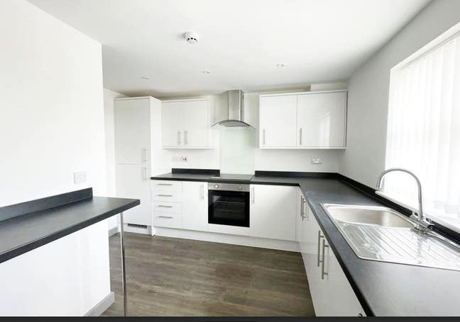 "Birkenhead Flatshare: Utility Bills at &pound;30 Per Mo Main Photo