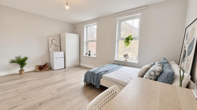 ✨ Bright Double Rooms in Central London✨  Main Photo