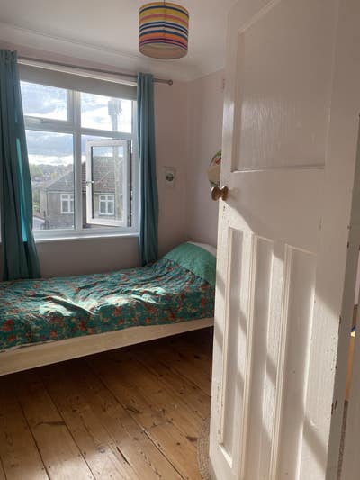 Single room in large lovely house Main Photo