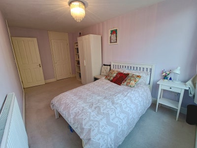 Spacious, private, furnished double room Main Photo
