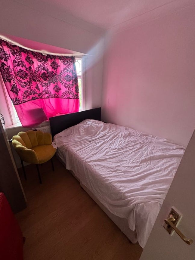 Room to Rent in North Finchley, N12 7PJ  Main Photo
