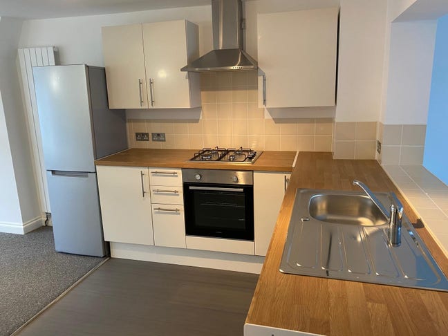 Good Size Studio  Withkitchen Bathroom Close Tube Main Photo