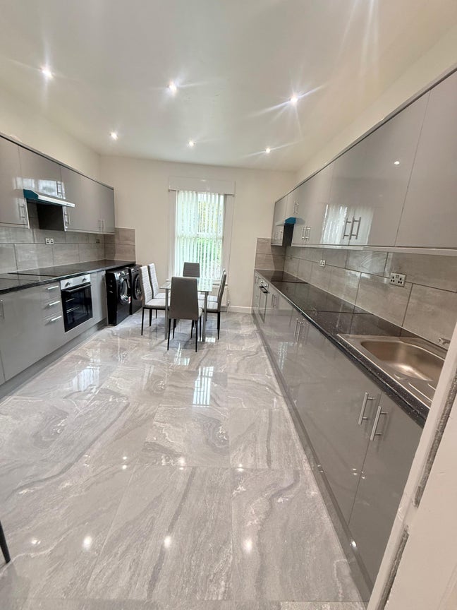Double Room Available in a Shared House Main Photo