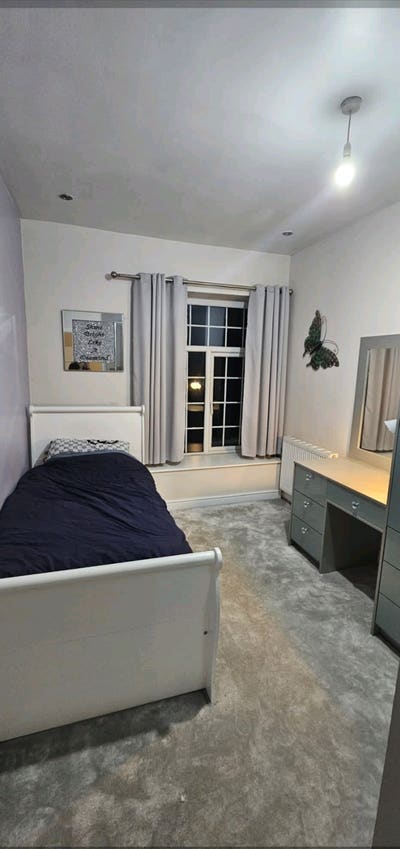Executive house share close to Bolton Uni and Town Main Photo