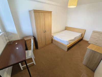 Room Available 5 Minutes Away From Universities Main Photo