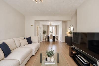 WOOLWICH 1 Bed Flat! Modern furnishings! Main Photo