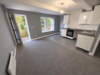 🏡 Ground Floor Flat Available – HD1 Main Photo