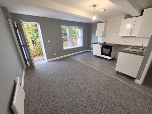 🏡 Ground Floor Flat Available – HD1 Main Photo