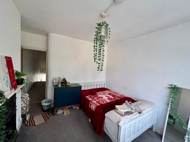 Bright Double Room – Female Preffered Main Photo