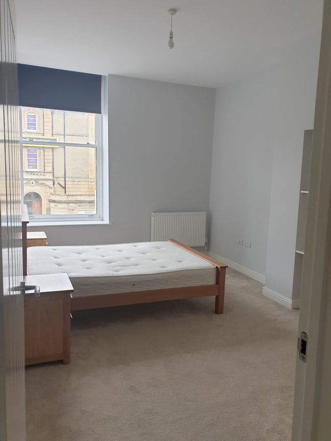 2 bedrooms free in flat in very desirable location Main Photo