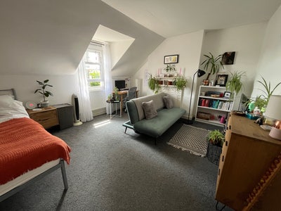 Large Double Room in West Hampstead Flat 🌞 Main Photo