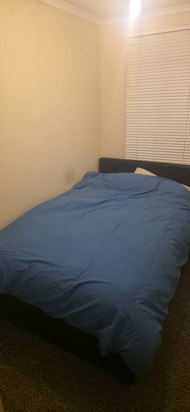 Spacious Large single + double bed , bills inc  Main Photo