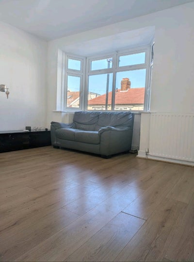 3-Bedroom House Share – London E16 Main Photo