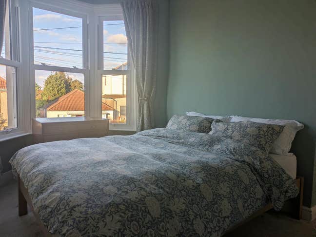 Master Bedroom | By Cossham Hsp. | Excellent Views Main Photo