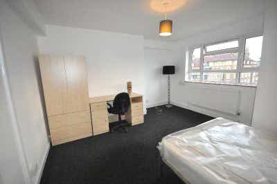 Spacious 3 Bedroom Flat in Euston Main Photo