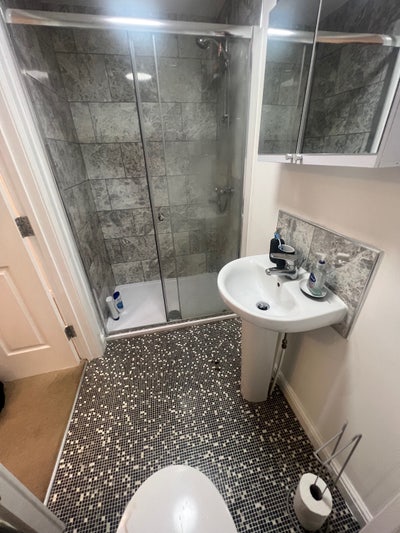 En-suite room for rent  Main Photo