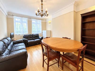 Beautiful second floor 3 bed flat St John's Wood  Main Photo