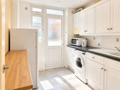 Beautiful second floor 3 bed flat St John's Wood  Main Photo